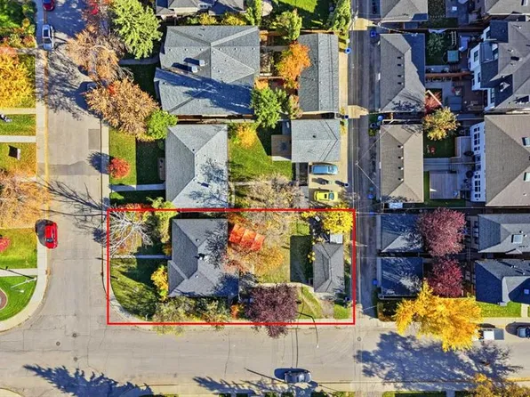 704 W 33rd St NW, Calgary, AB T2N 2W6