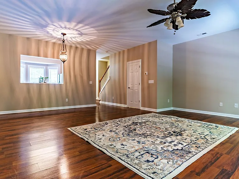 208 Sir William Ln — Photo 13