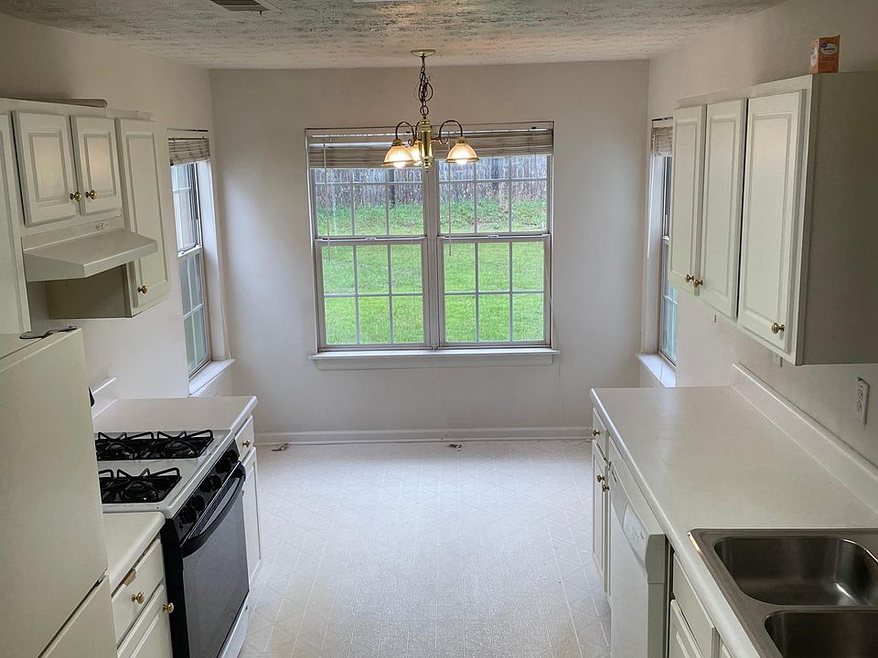 1st image of 2439 Feathertree Ln