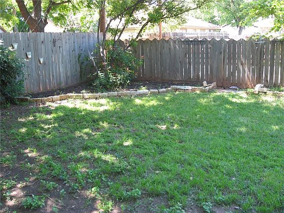 4th image of 4026 Wilshire Dr