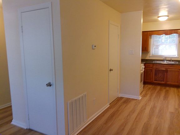 3rd image of 963 Azalea Ct APT 1