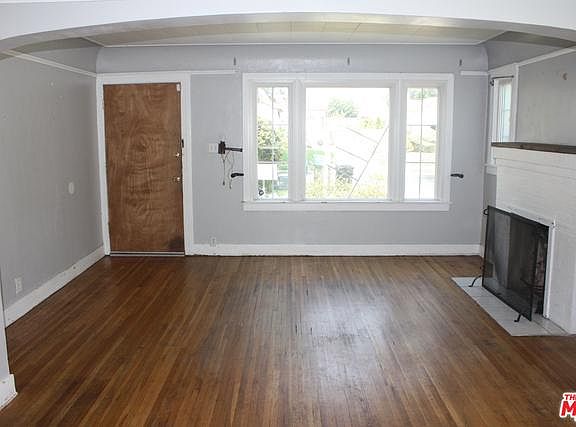 3rd image of 2416 W 77th St