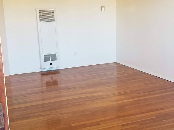2nd image of 3165 Lincoln Ave