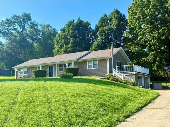 2307 Westminister Ln, Saint Joseph, MO 64503
