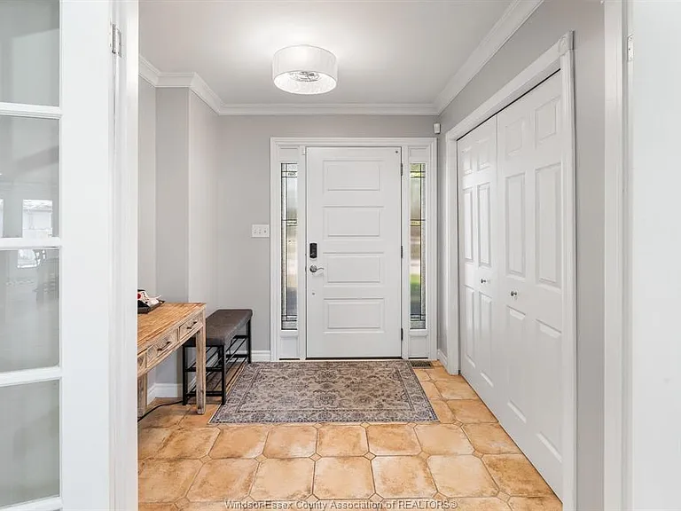 1376 Lakeview Ave — Photo 6