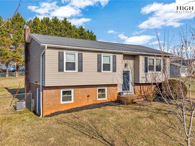 166 Lynnewood Drive, Mount Airy, NC, 27030
