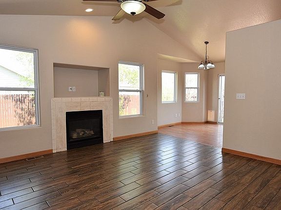 4th image of 1105 Canyon Dr