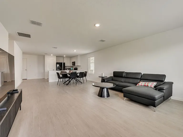 14112 Hammersmith St — Photo 9