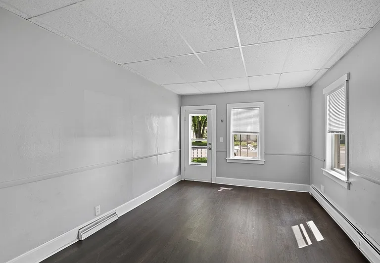 111 Center St — Photo 11