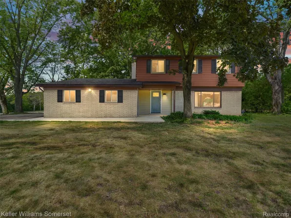 29523 Ravenscroft St, Farmington, MI 48331