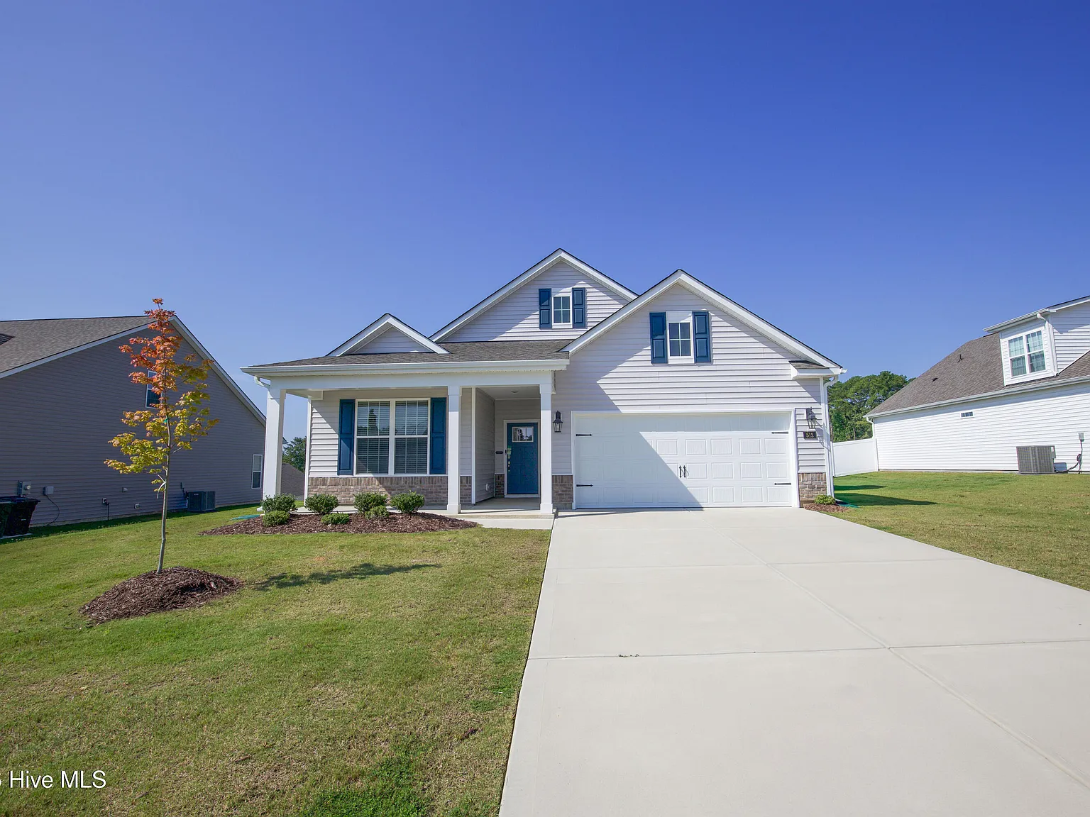 3 bed, 3.0 bath, 2388 sqft, $2,300 — Photo 2