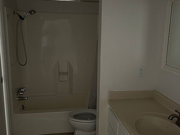 3rd image of 439 Yorktown Ln