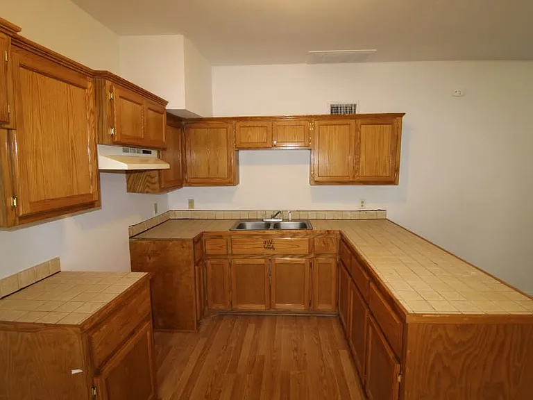 1205 S Dunlap — Photo 9