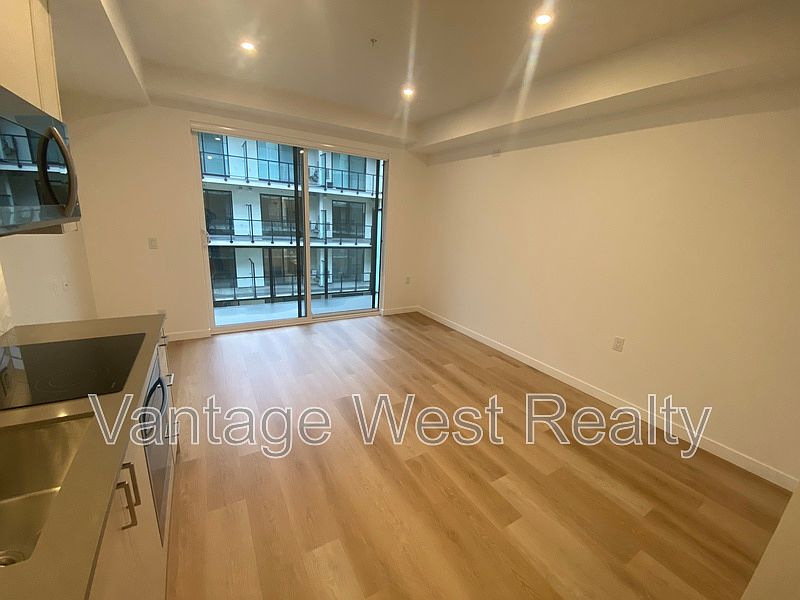 2nd image of 1274 Devonshire Ave #442