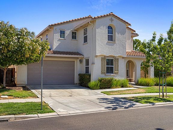 3rd image of 2391 Gabriel Dr