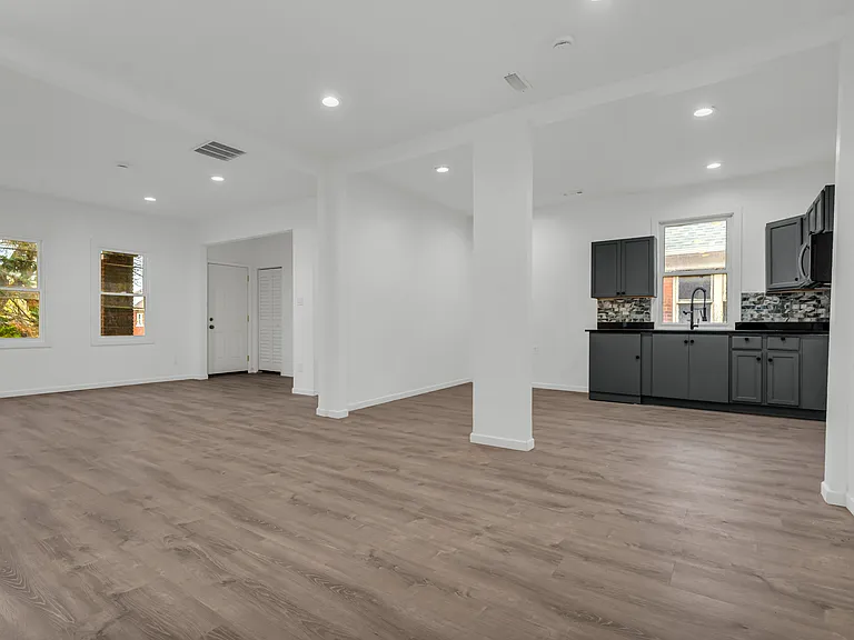 3351 Fullerton St — Photo 4