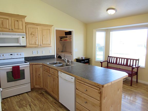 4th image of 2933 N Dallin Dr