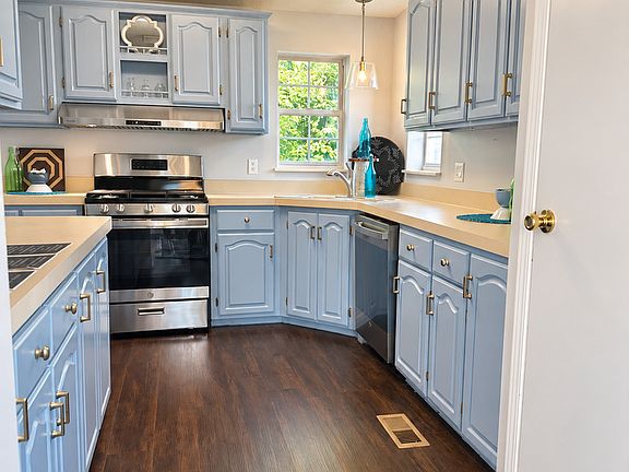 4th image of 22734 S Ravisloe Ln