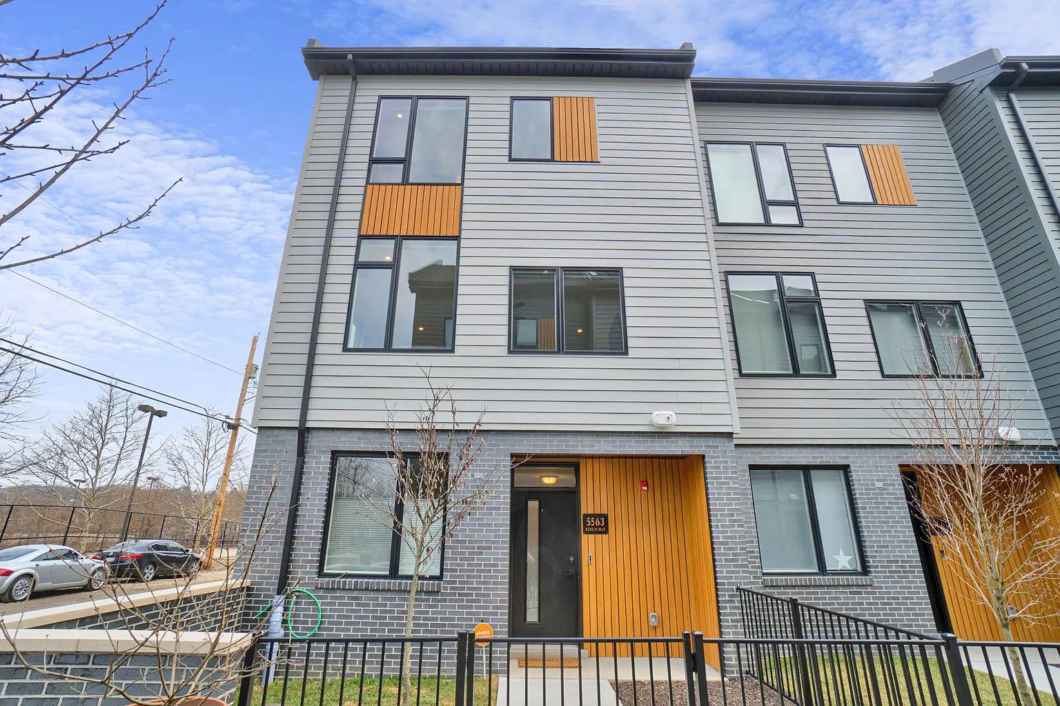 5563 Berlin Way photo 1