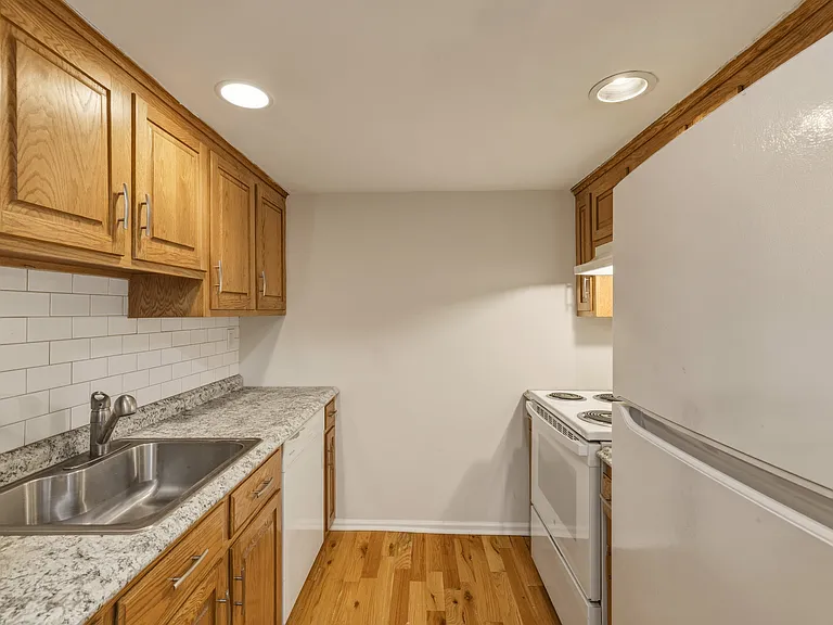 183 Livingston Pl — Photo 6