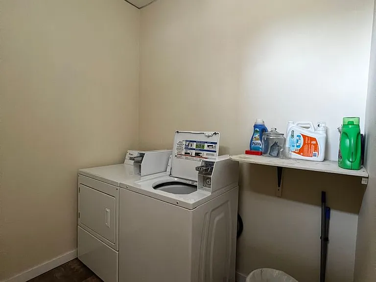 212 E Main St - DNTF — Photo 31
