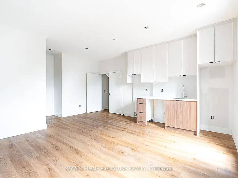 7 Earnscliffe Rd #4 — Photo 2