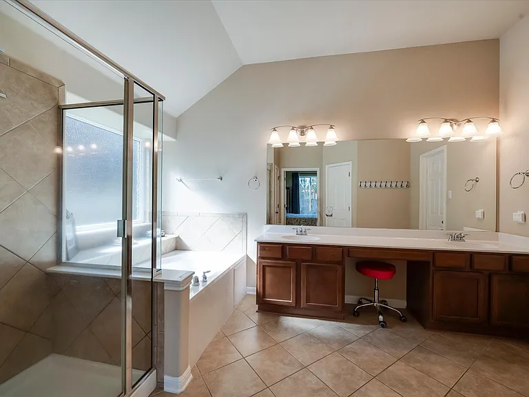 13717 Long Shadow Dr — Photo 19