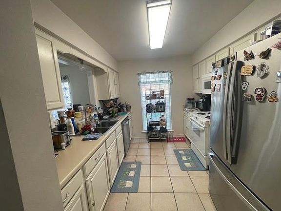 5th image of 816 Eden Oaks Dr
