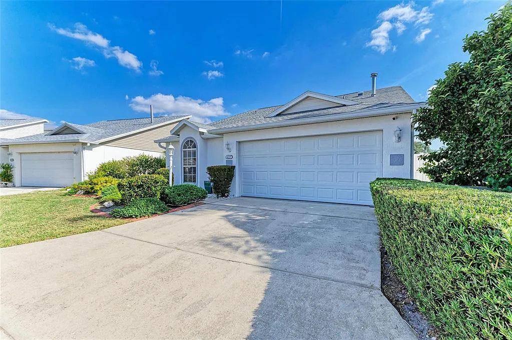 3 bed, 2.0 bath, 1677 sqft, $2,700 — Photo 3