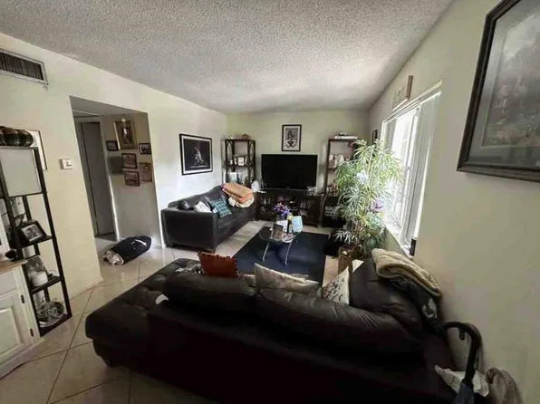 415 NE 2nd Street #111, Hallandale Beach, FL 33009
