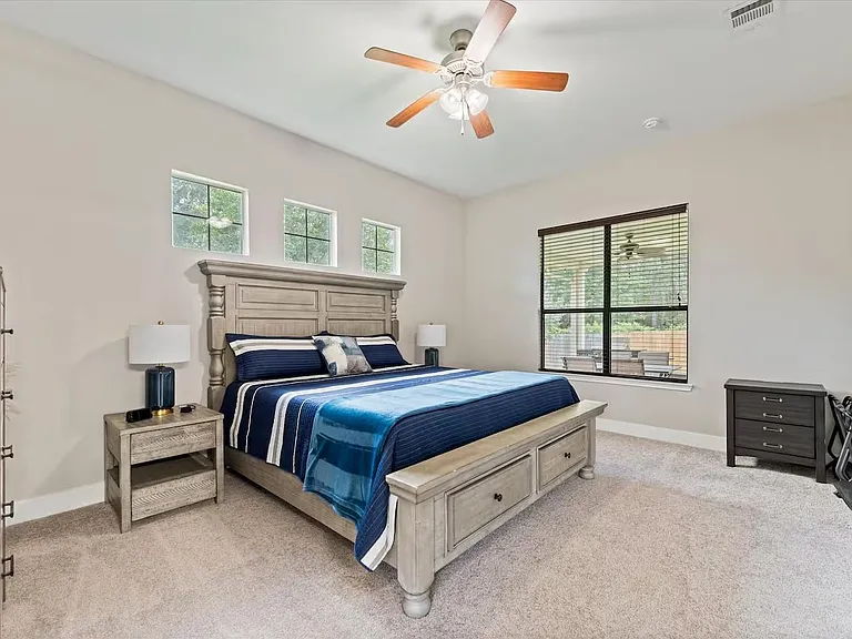 976 Northampton Dr — Photo 17