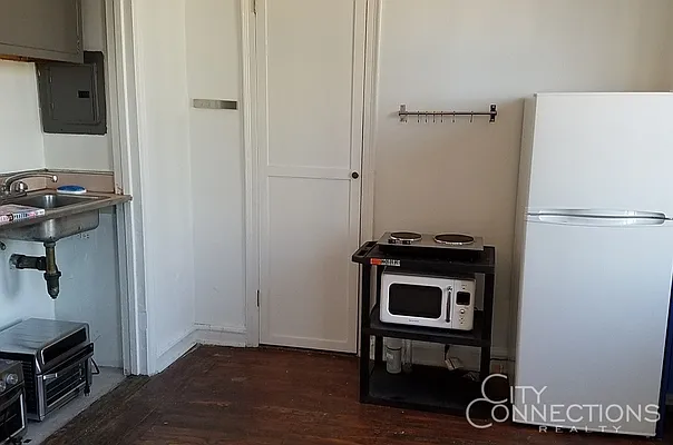 Rented by City Connections Realty | media 7