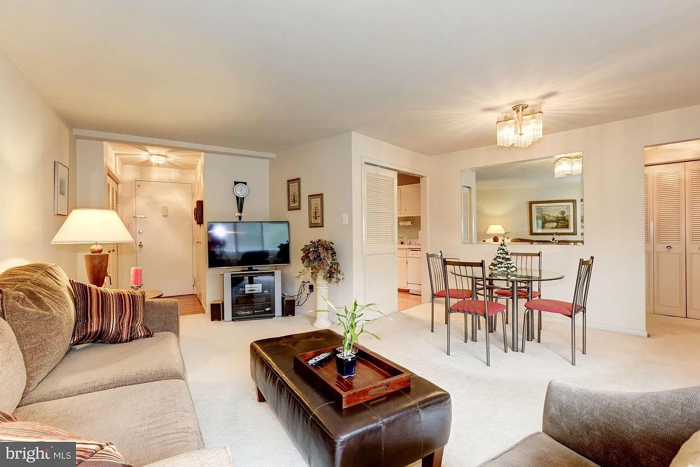 1 bed, 702 sqft, $1,800 — Photo 1