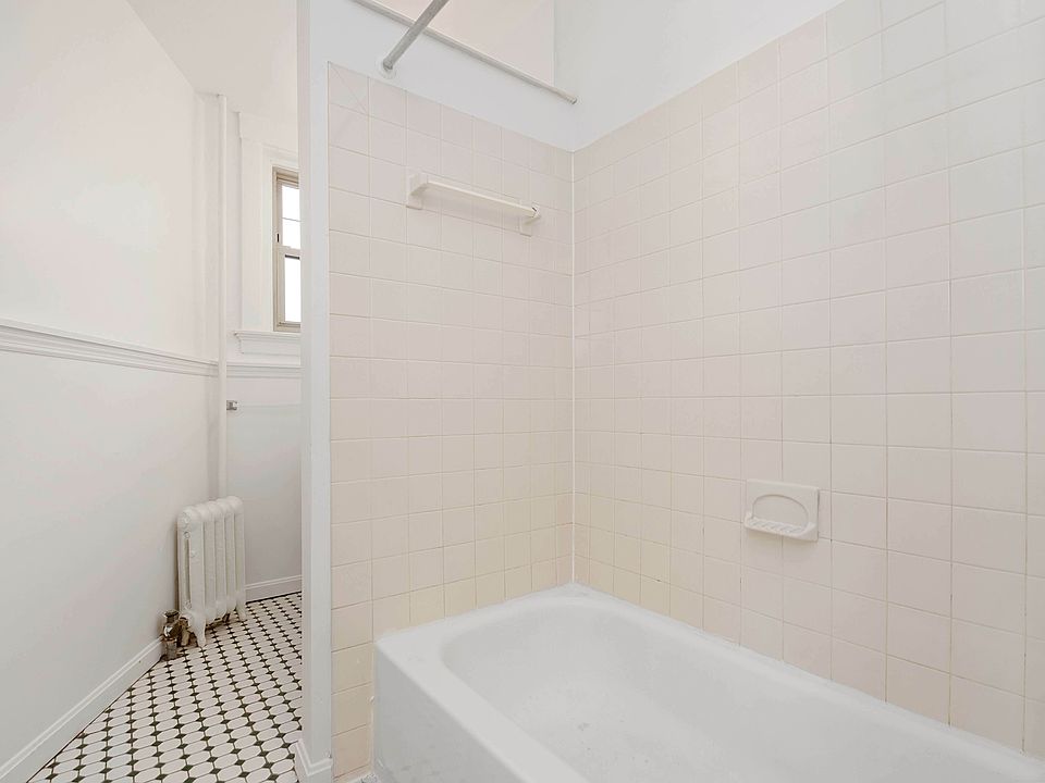 4330 Smith Rd Bathroom Tub