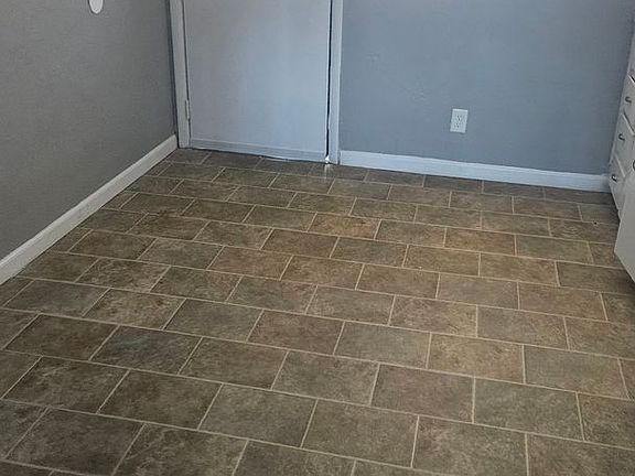 3rd image of 1011 Forest Ct #10