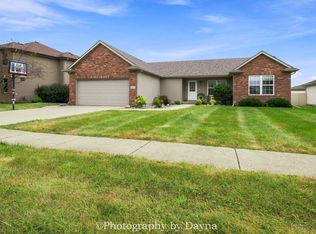 1725 Hunters Run Dr, Bourbonnais, IL 60914