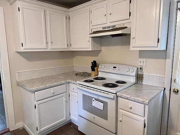 4th image of 411 Adams St
