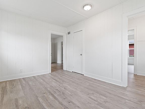5th image of 734 Mills St