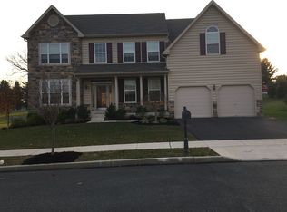 1074 Yorkshire Dr, Breinigsville, PA 18031