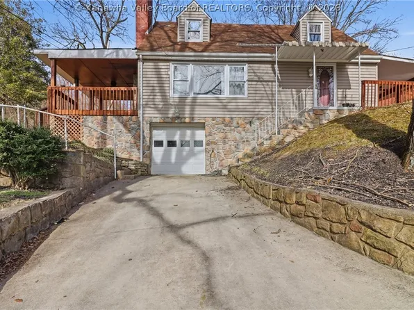 700 Mayflower Dr, Charleston, WV 25311