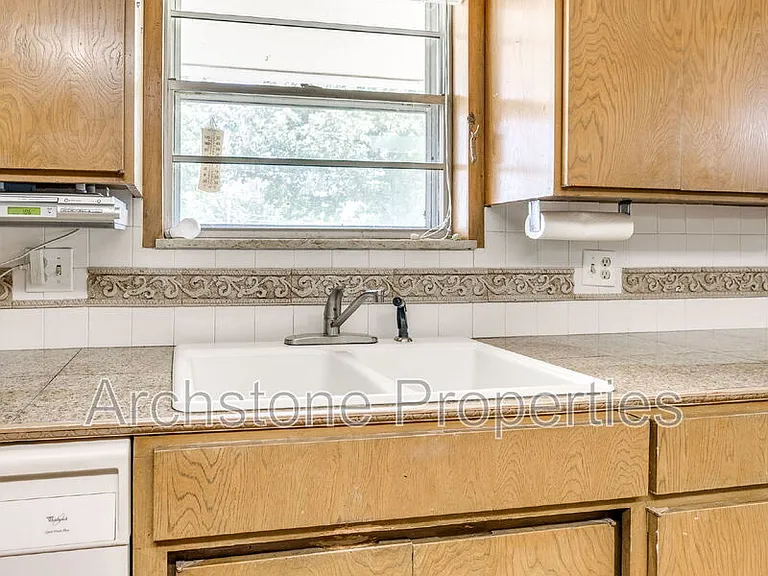 3121 Lakeside Dr — Photo 13