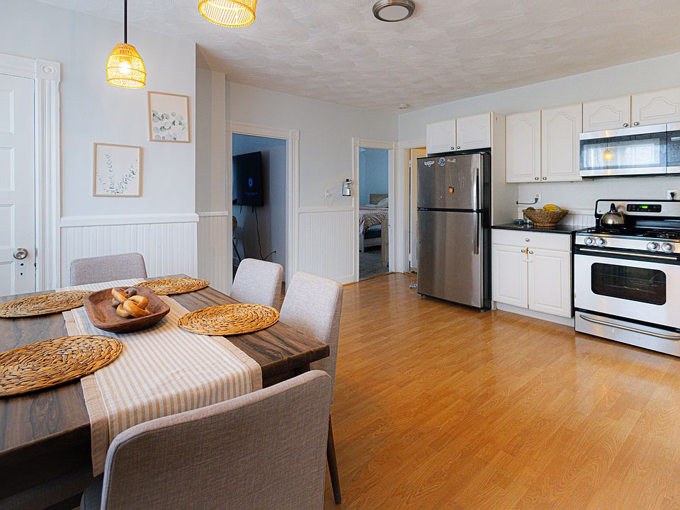 2nd image of 70 Ashton St Floor 2