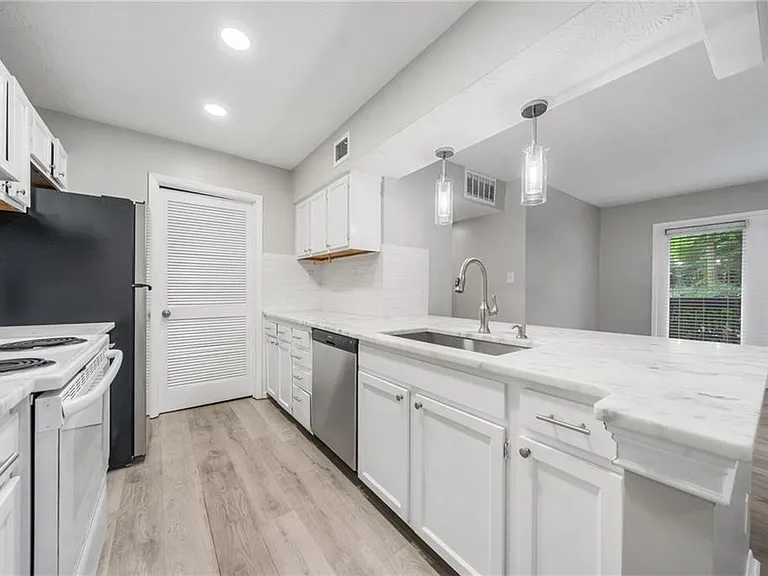 113 Tuxworth Cir — Photo 14