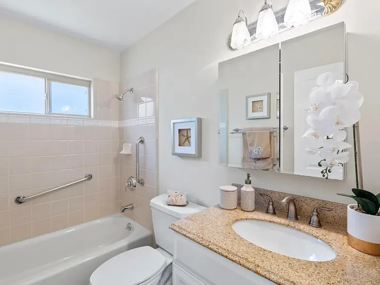 2490 Lexington Way — Photo 8