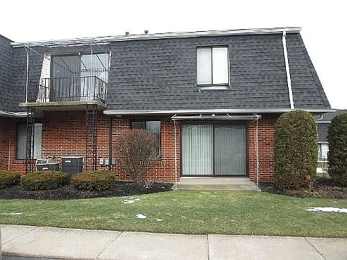 16A Foxberry Dr S photo 1