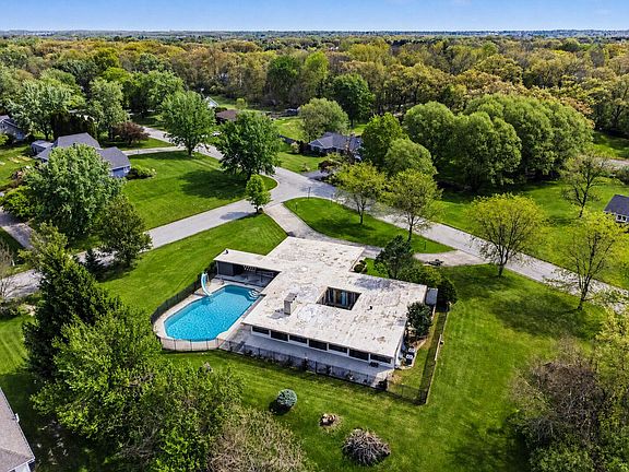4th image of 102 Sylvan Dr