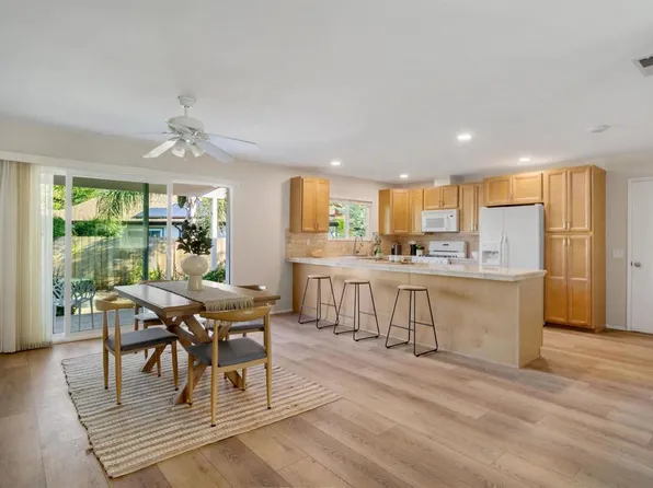 1227 Dolphin Cir, Vista, CA 92084