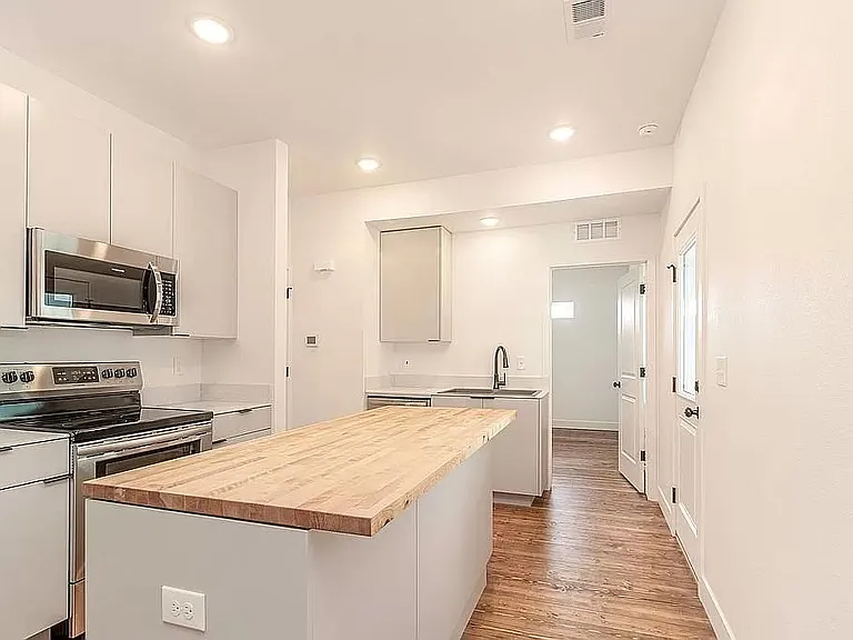 4001 Blue Pine Ln — Photo 5