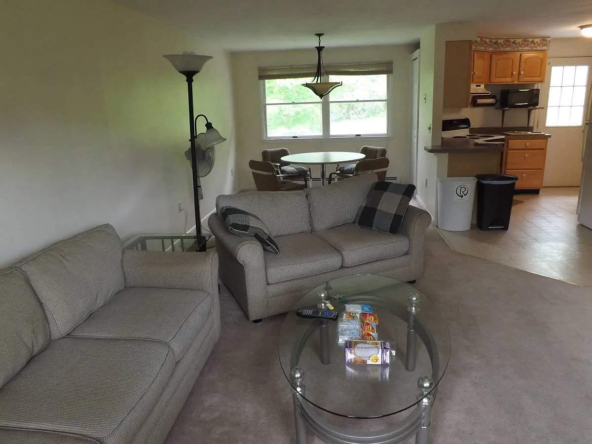 3 bed, 1100 sqft, $2,100 — Photo 2