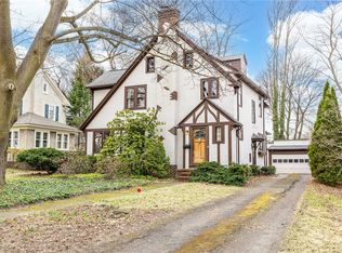 275 Yarmouth Rd, Rochester, NY 14610